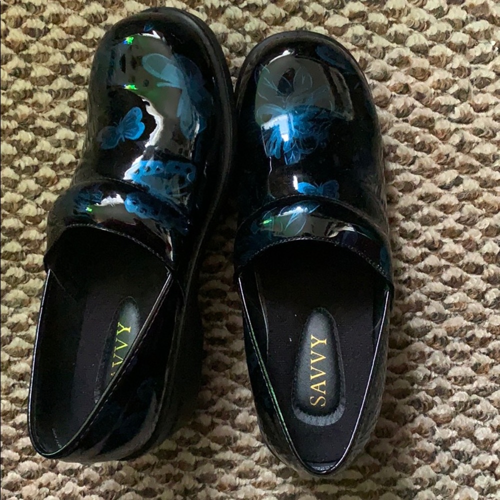 Nurse clogs slip resistant size 9